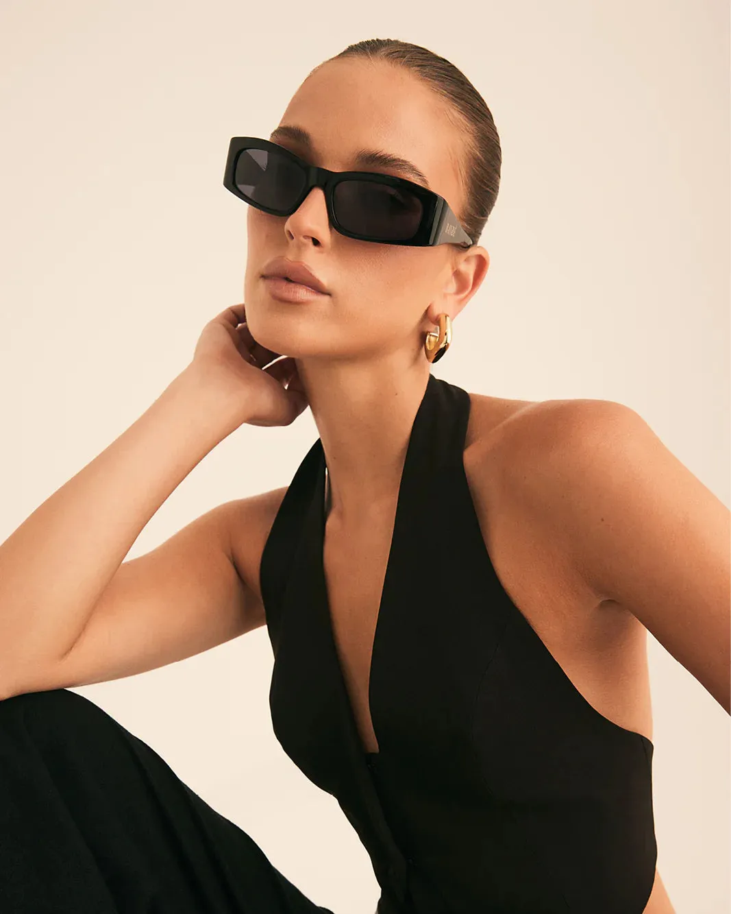 BANBE EYEWEAR Womens The Camila Polarised Sunglasses - Black/ Jet